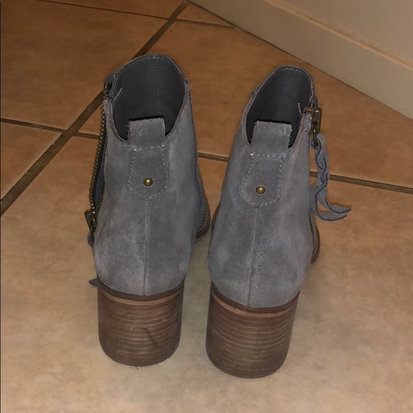 Shoes - Picture 3 of 4